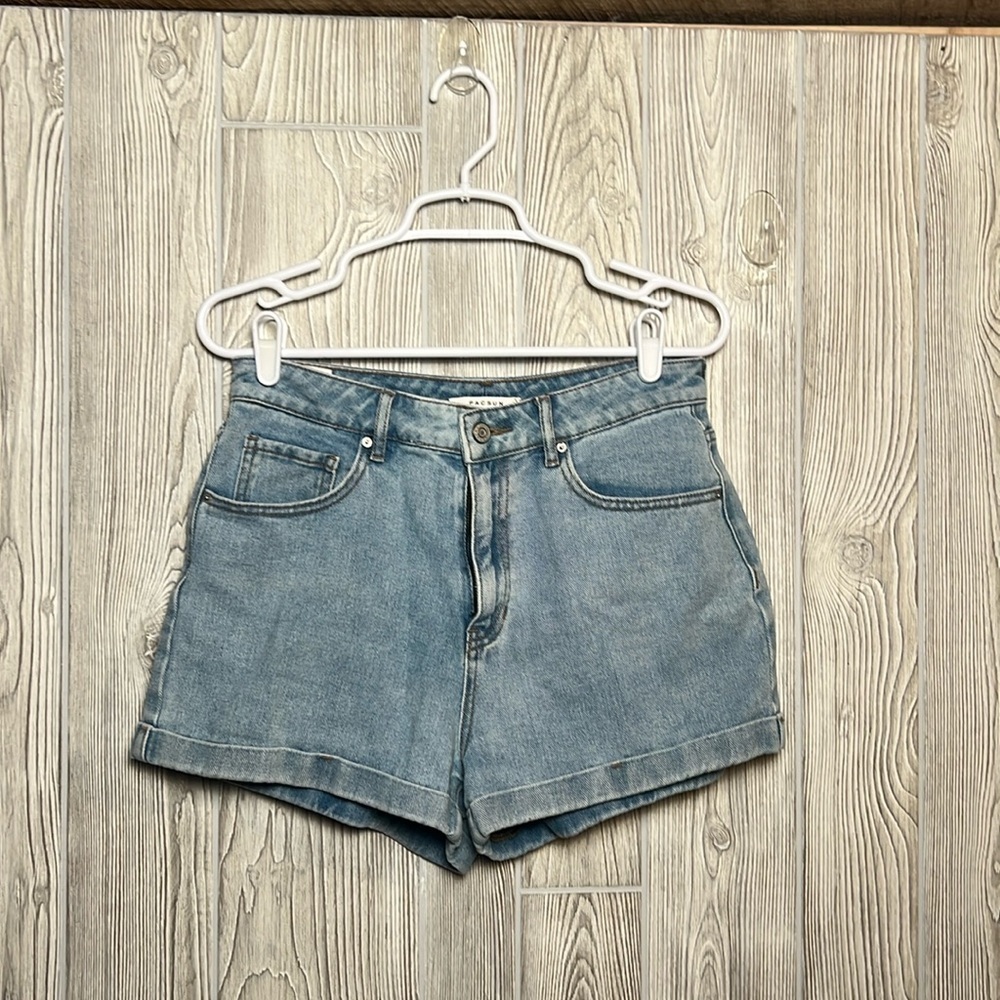PacSun Womens high-rise Mom blue jean shorts, 3" inseam, size 29
